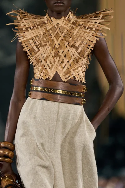 Look 8